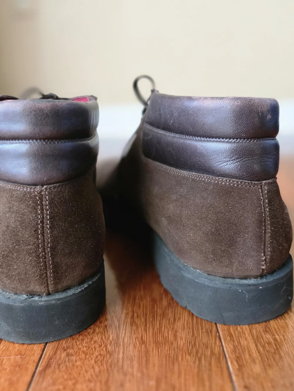 Salvatore Ferragamo Mens 11.5 Brown Suede Chukka Ankle Boots Vibram Lug Italy